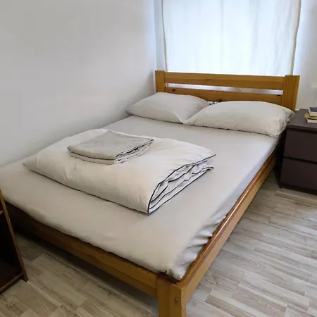 Aparttrans Botanic Garden Apartment *